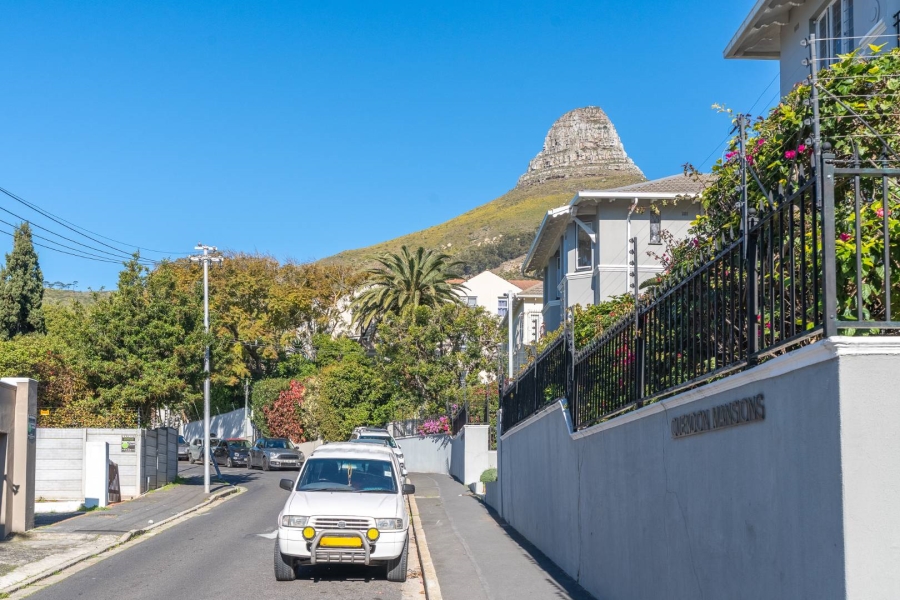 2 Bedroom Property for Sale in Sea Point Western Cape